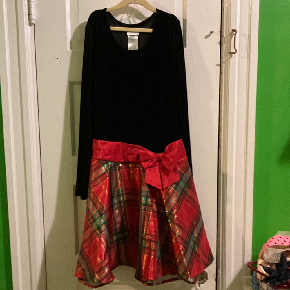 Girl’s Holiday Dress!  Size 16, brand is Iris & Ivy. Excellent condition.
